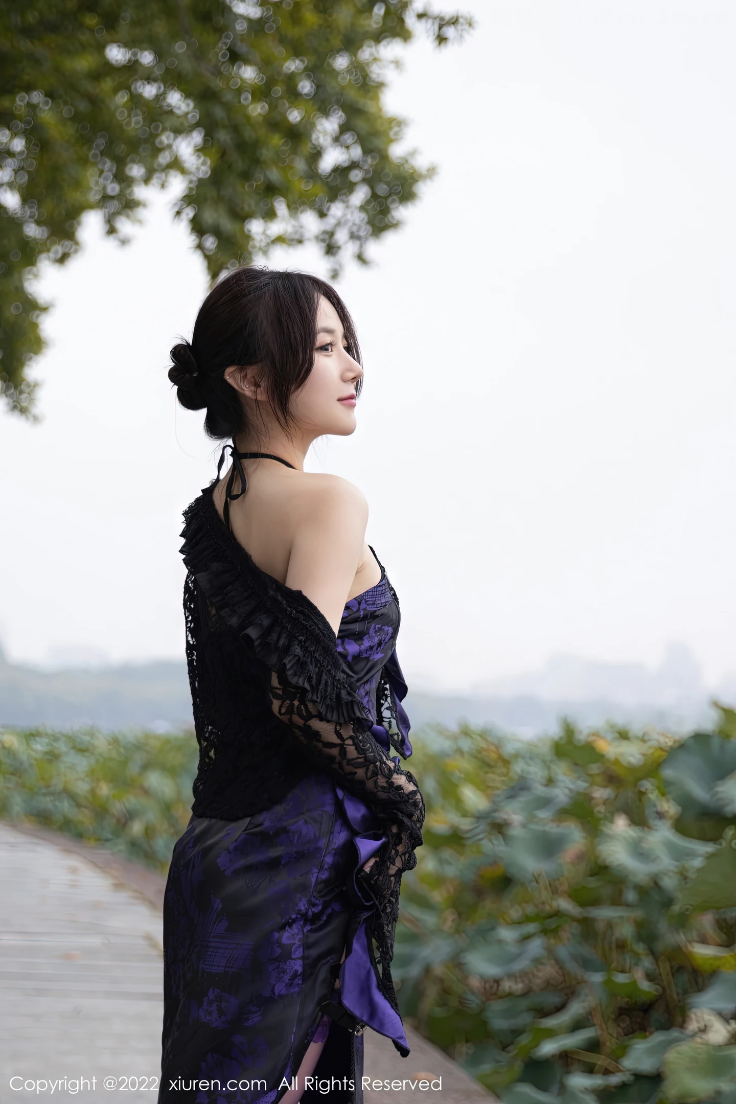 图片[3]-[Xiuren秀人网]2022.12.29 VOL.6061 软软爱吃肉 黑色情趣连衣裙与蕾丝内衣加黑丝美腿性感写真集-秀人网官方网站